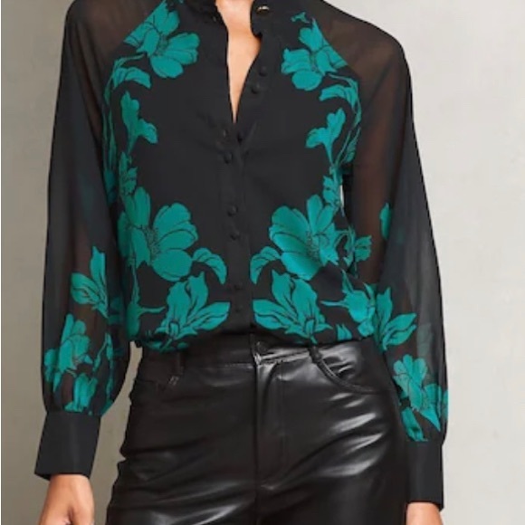 Excellent used condition women’s shirt - Picture 2 of 3